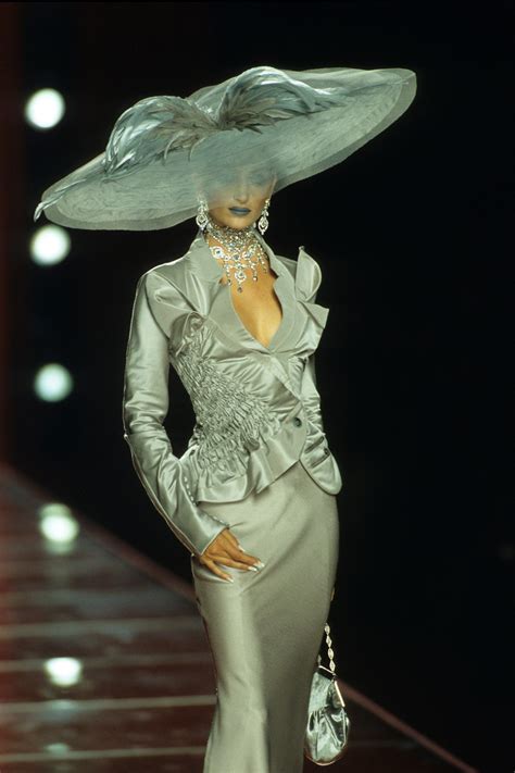 christian dior fw2000|christian dior runway 2000.